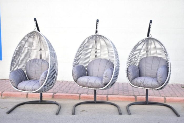 RRP £399 - X1 NEW LUXURY INDOOR/OUTDOOR GREY HANGING EGG CHAIR